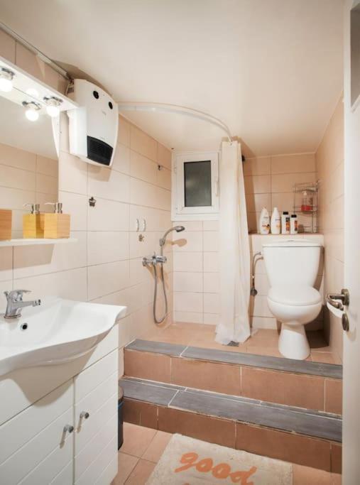 Apartment In The Centre Of Athina Атина Екстериор снимка