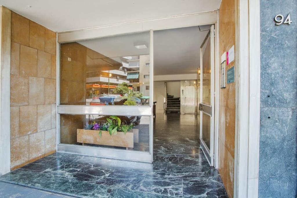 Apartment In The Centre Of Athina Атина Екстериор снимка